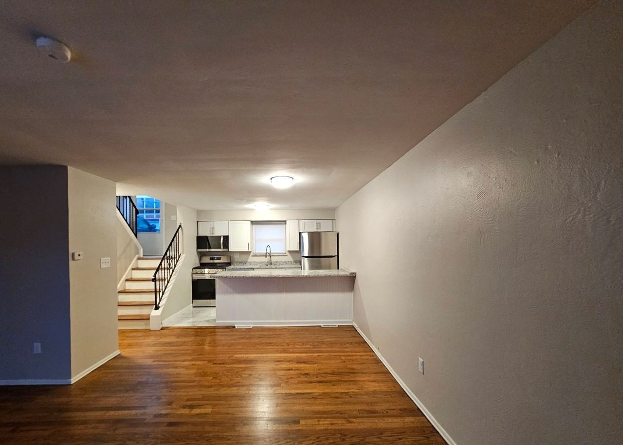 201 Berkley Ave - Photo 3 of 12