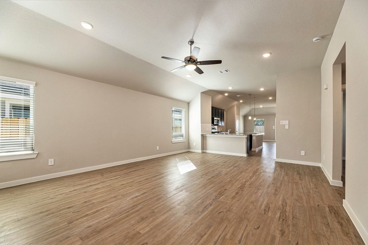 672 Roaring Falls Dr - Photo 4 of 15