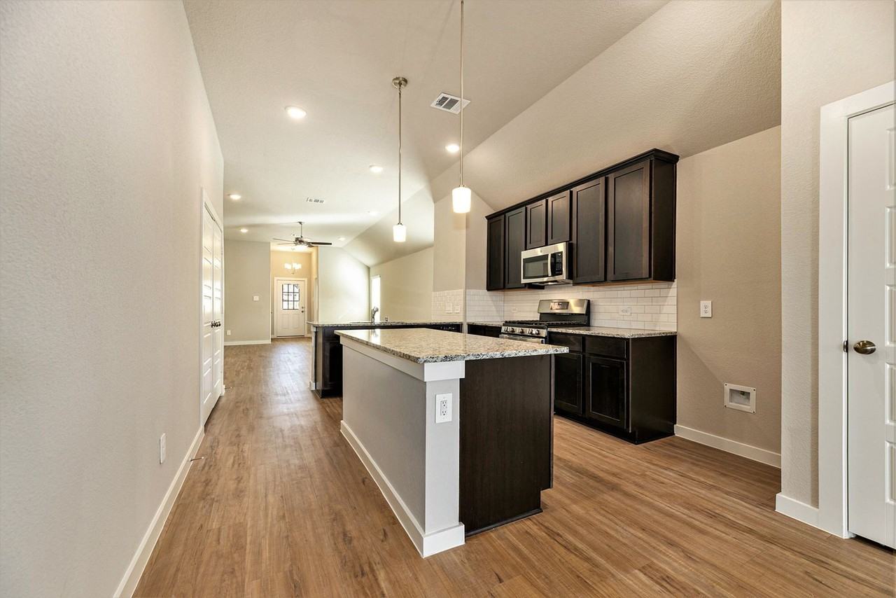 672 Roaring Falls Dr - Photo 5 of 15