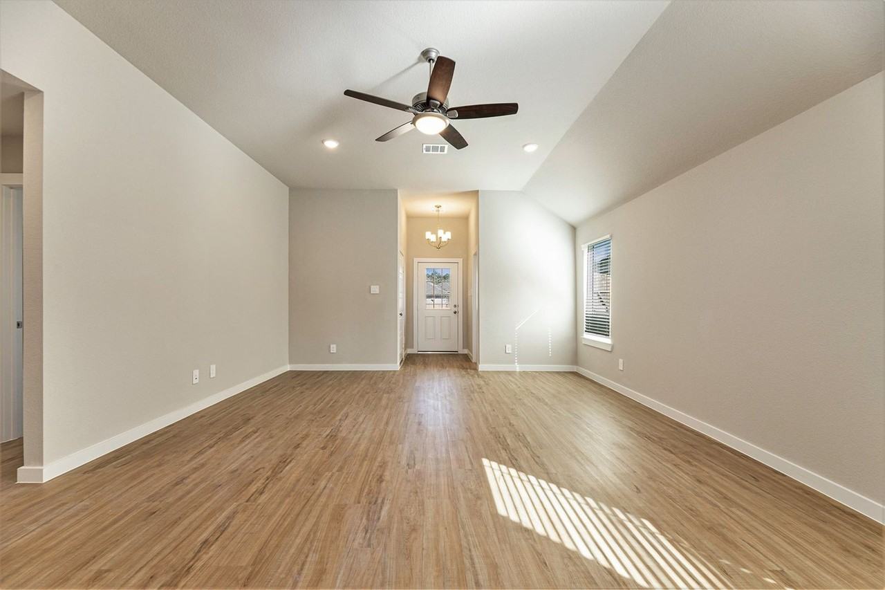 672 Roaring Falls Dr - Photo 6 of 15