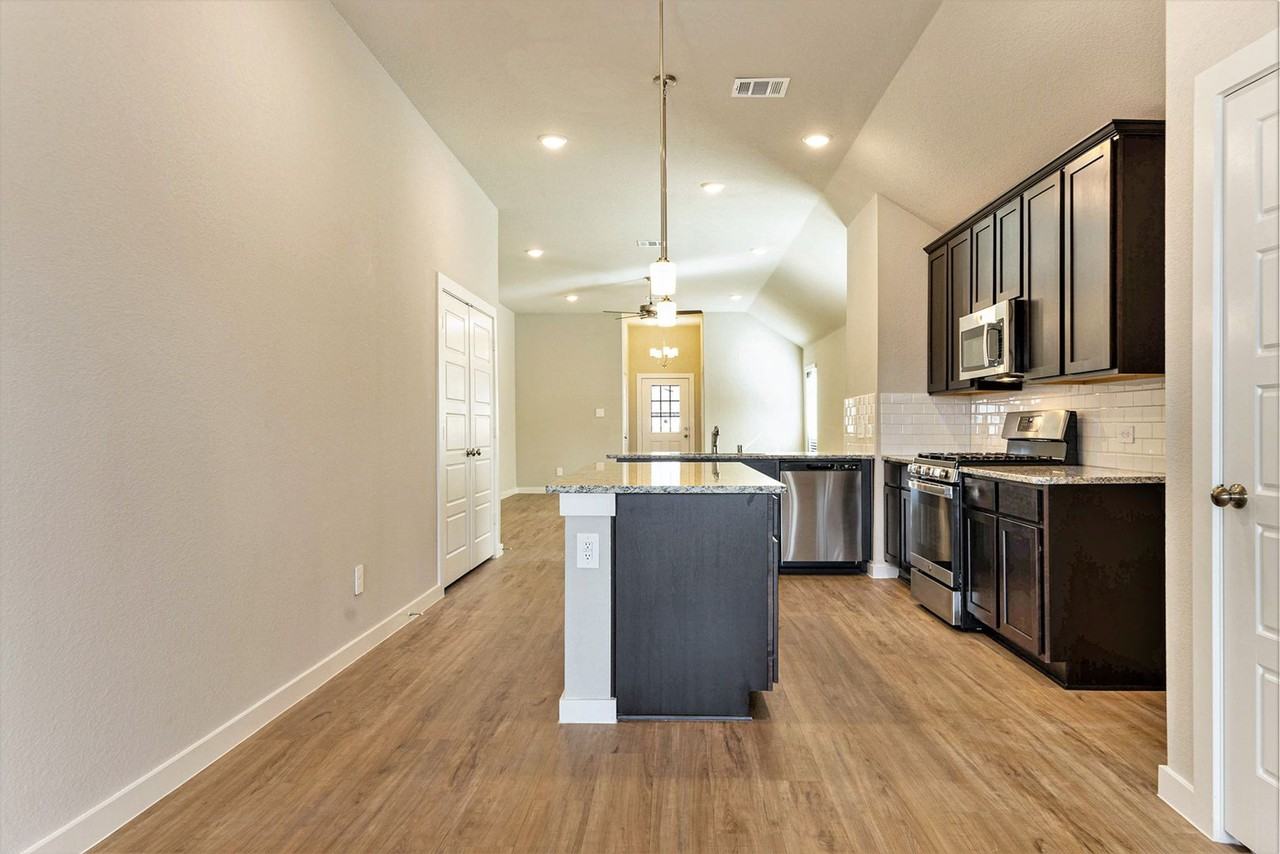 672 Roaring Falls Dr - Photo 7 of 15