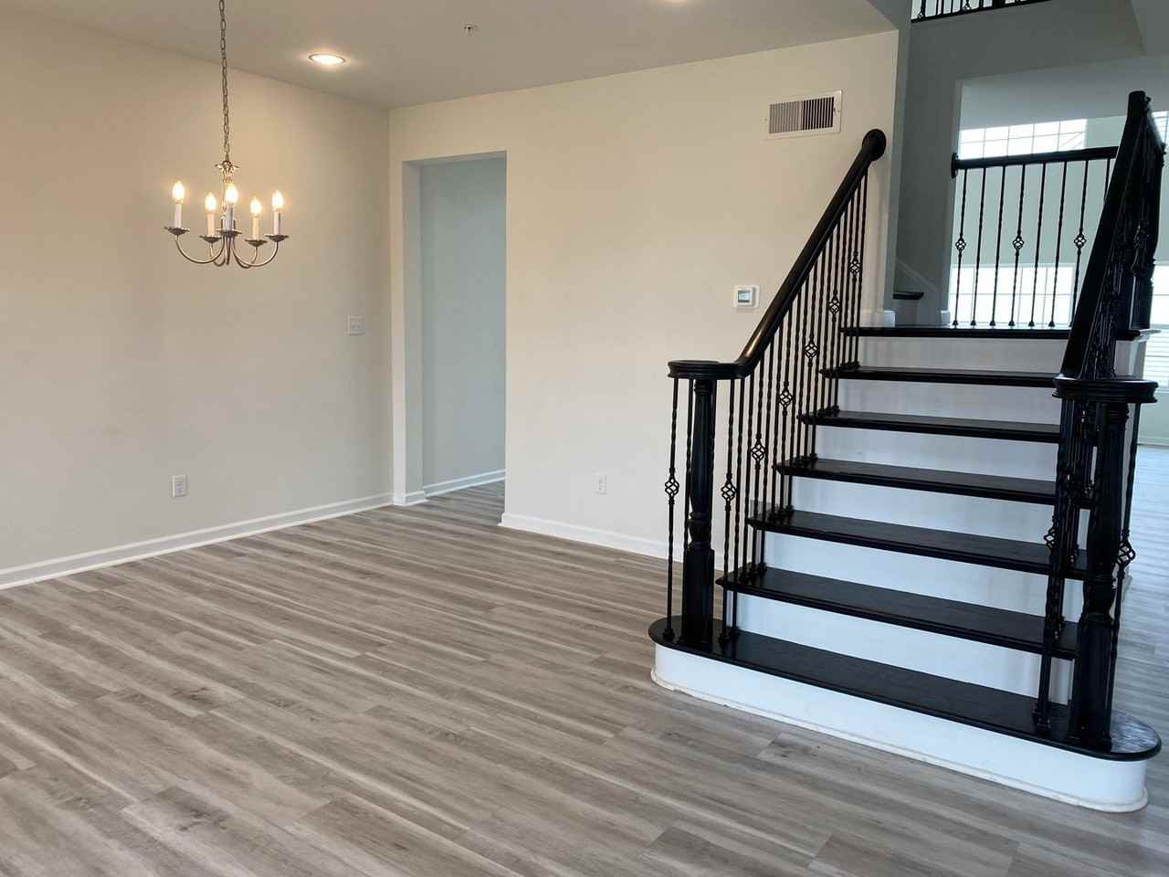 211 Colorado Ct - Photo 2 of 32