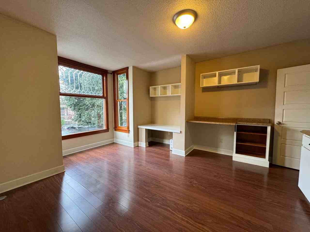 2154 Nw Everett St #A - Photo 3 of 10