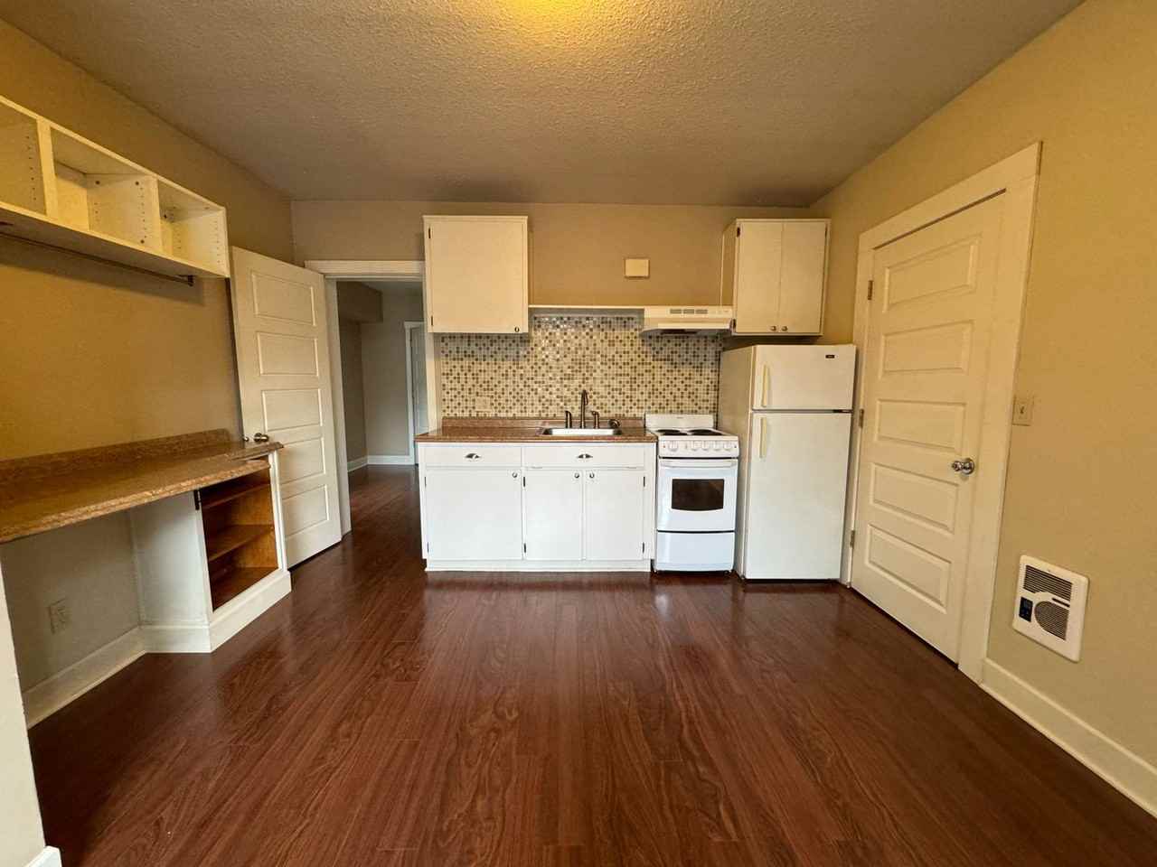 2154 Nw Everett St #A - Photo 4 of 10