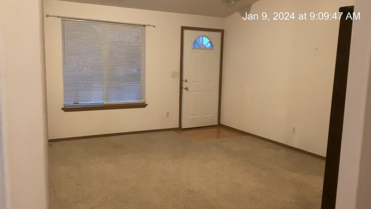 1106 Mazama Ave - Photo 3 of 11