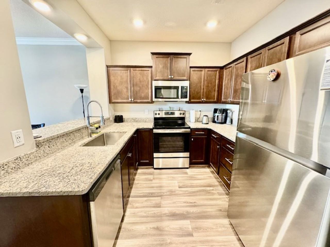 907 Kathy Ann Way W - Photo 3 of 13