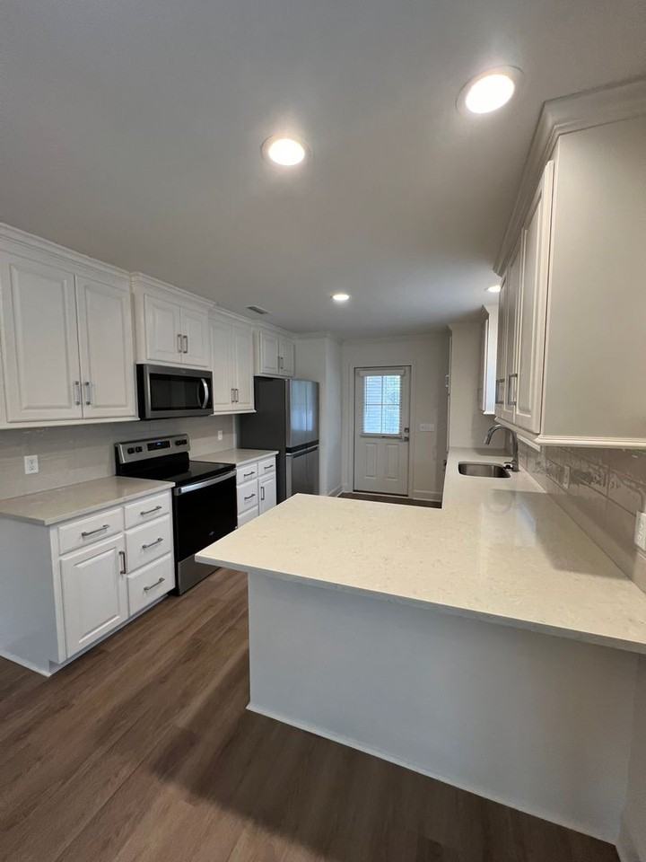 308 Jasmine Cir - Photo 3 of 18