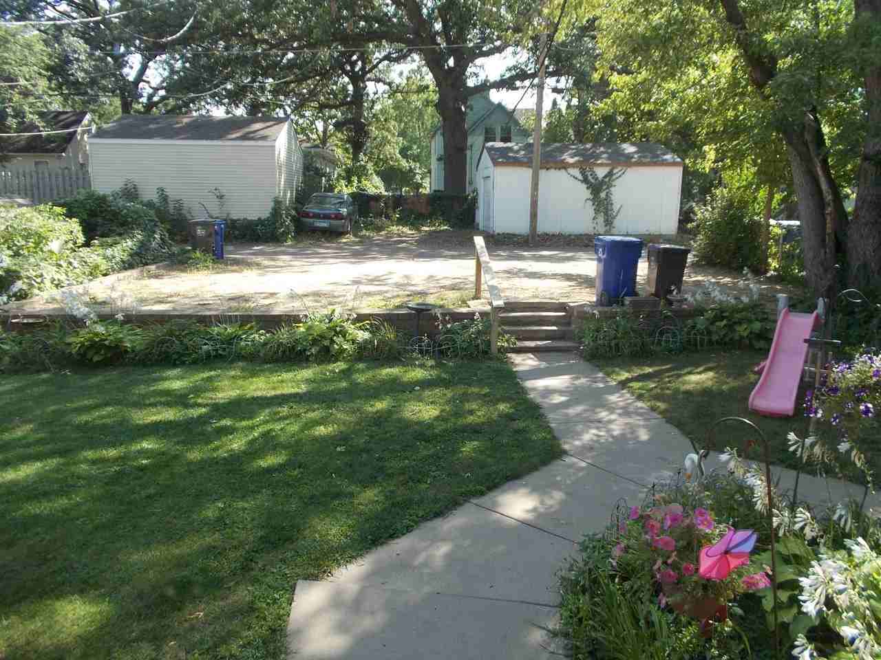 1022 Stinson St - Photo 2 of 33