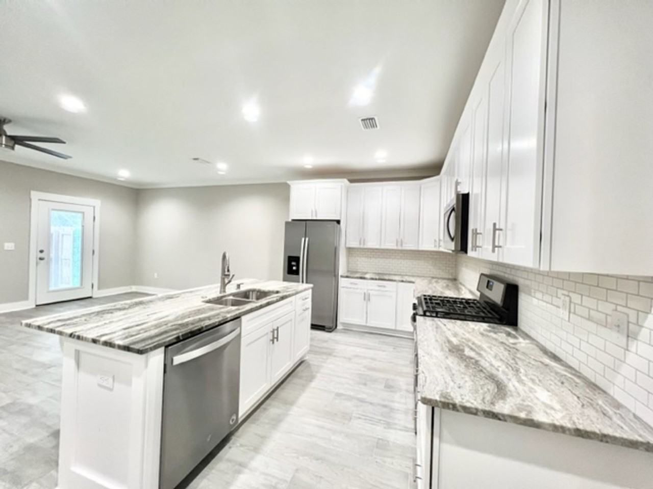 9 Praiseworthy Dr - Photo 7 of 28