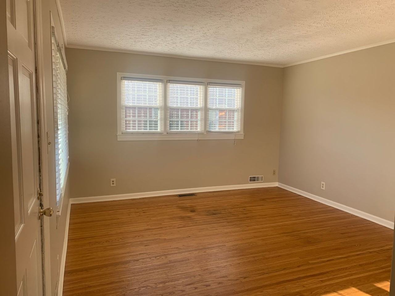 4215 Brookhaven Ave - Photo 2 of 15