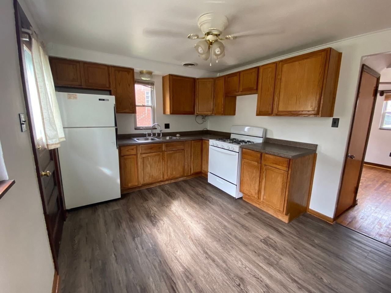 1962 Waite St - Photo 2 of 9