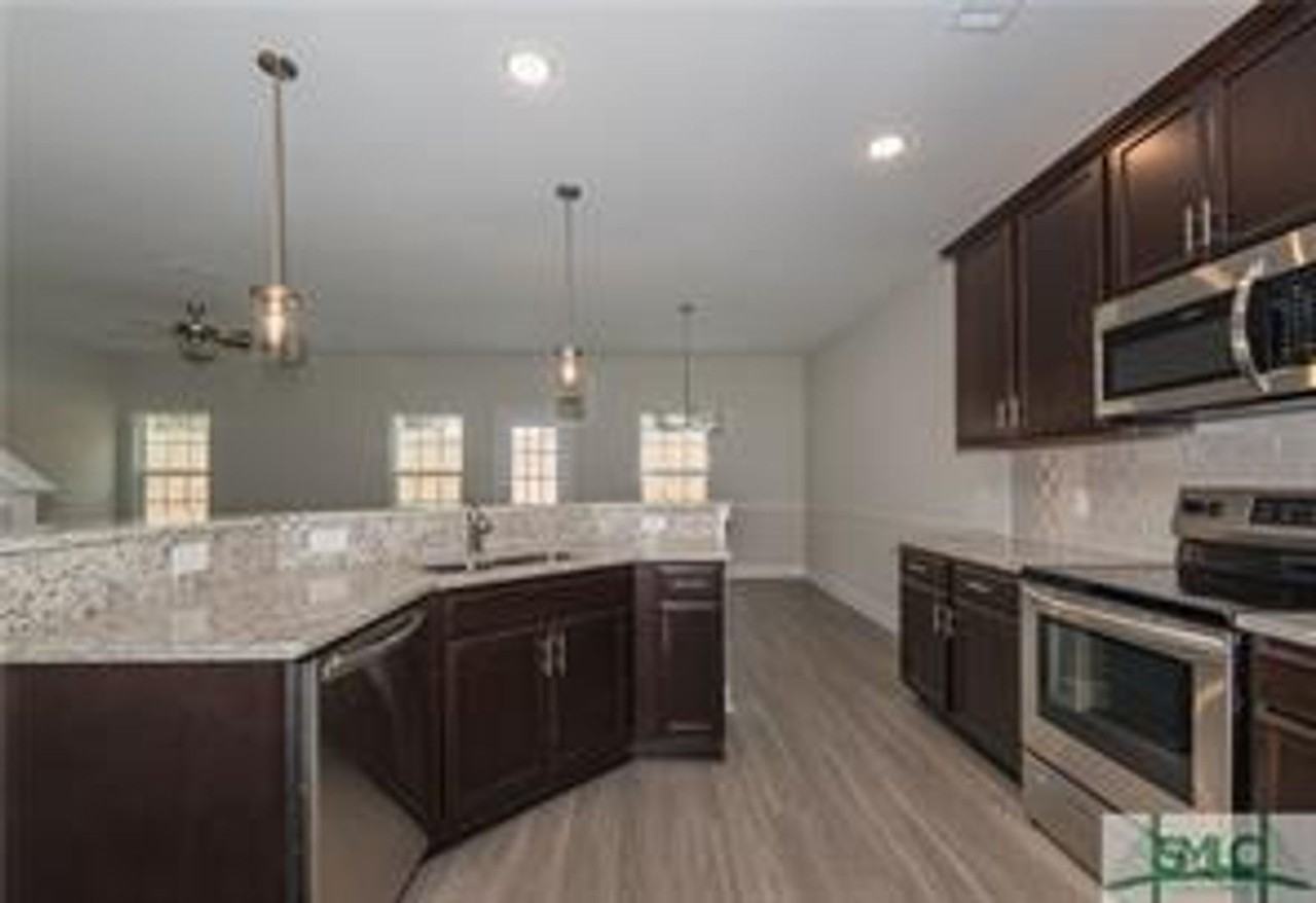 207 Hammock Dr - Photo 2 of 14