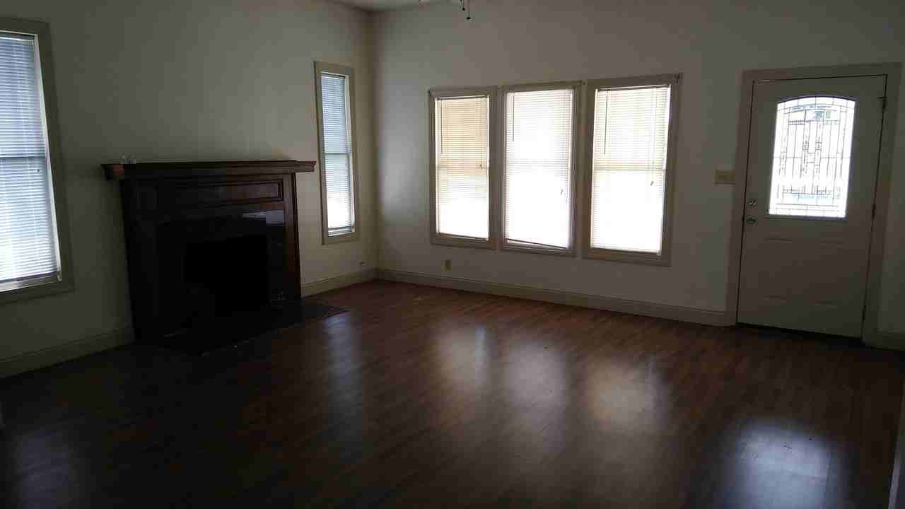 207 W 4th St - Photo 2 of 10