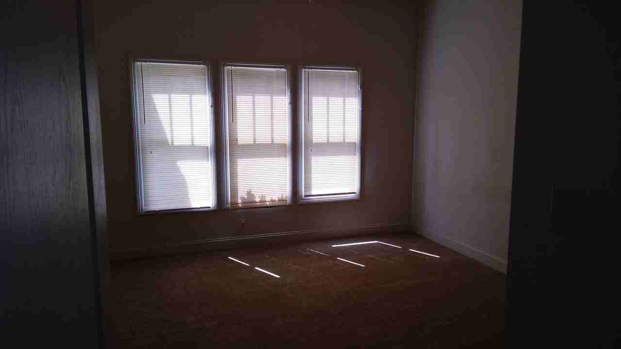 207 W 4th St - Photo 7 of 10