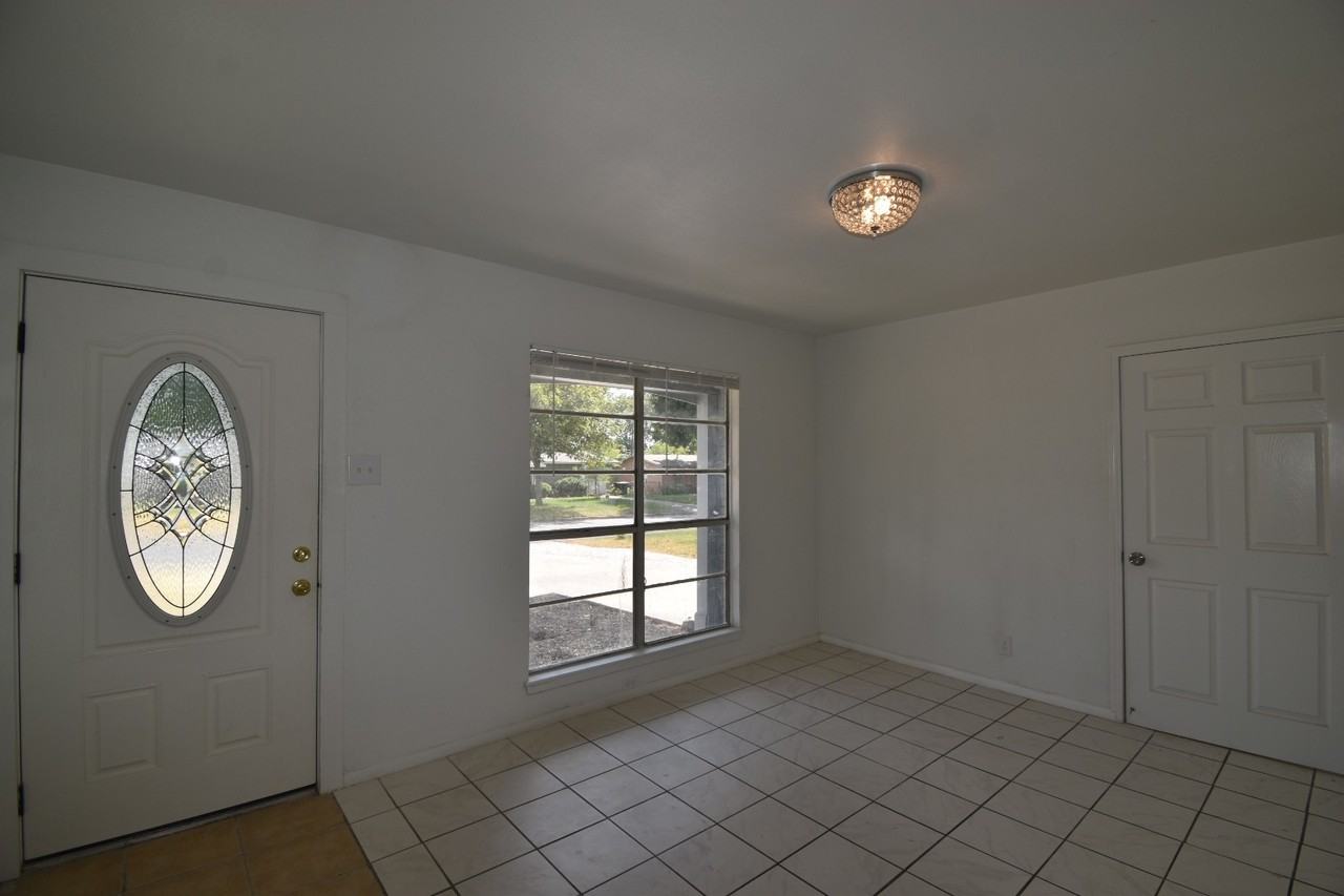 411 Artemis Dr - Photo 3 of 21