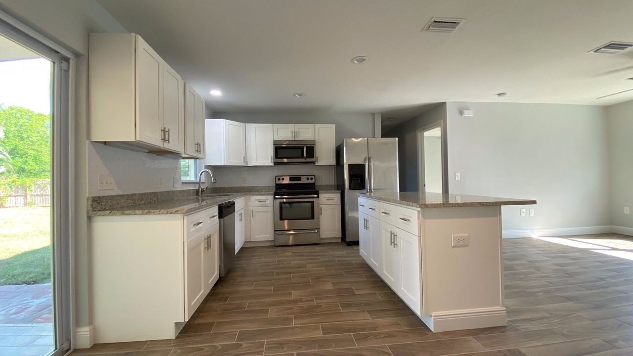 5311 Avila Ave - Photo 3 of 17