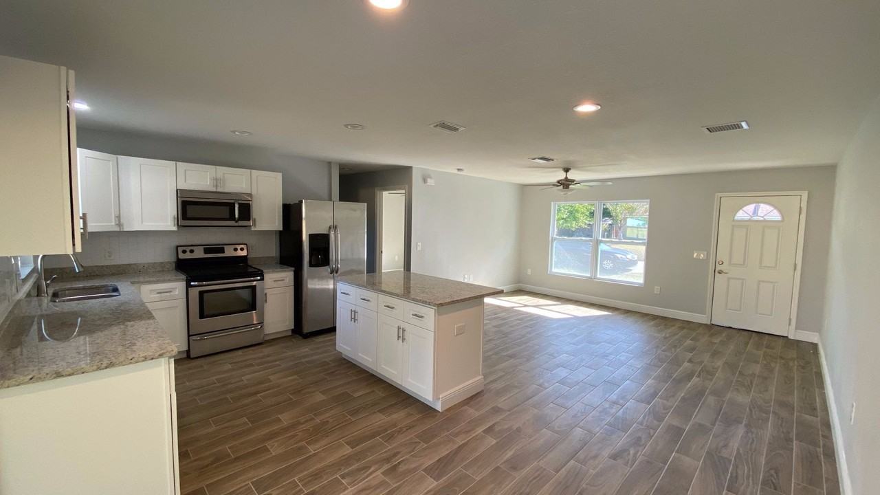 5311 Avila Ave - Photo 6 of 17