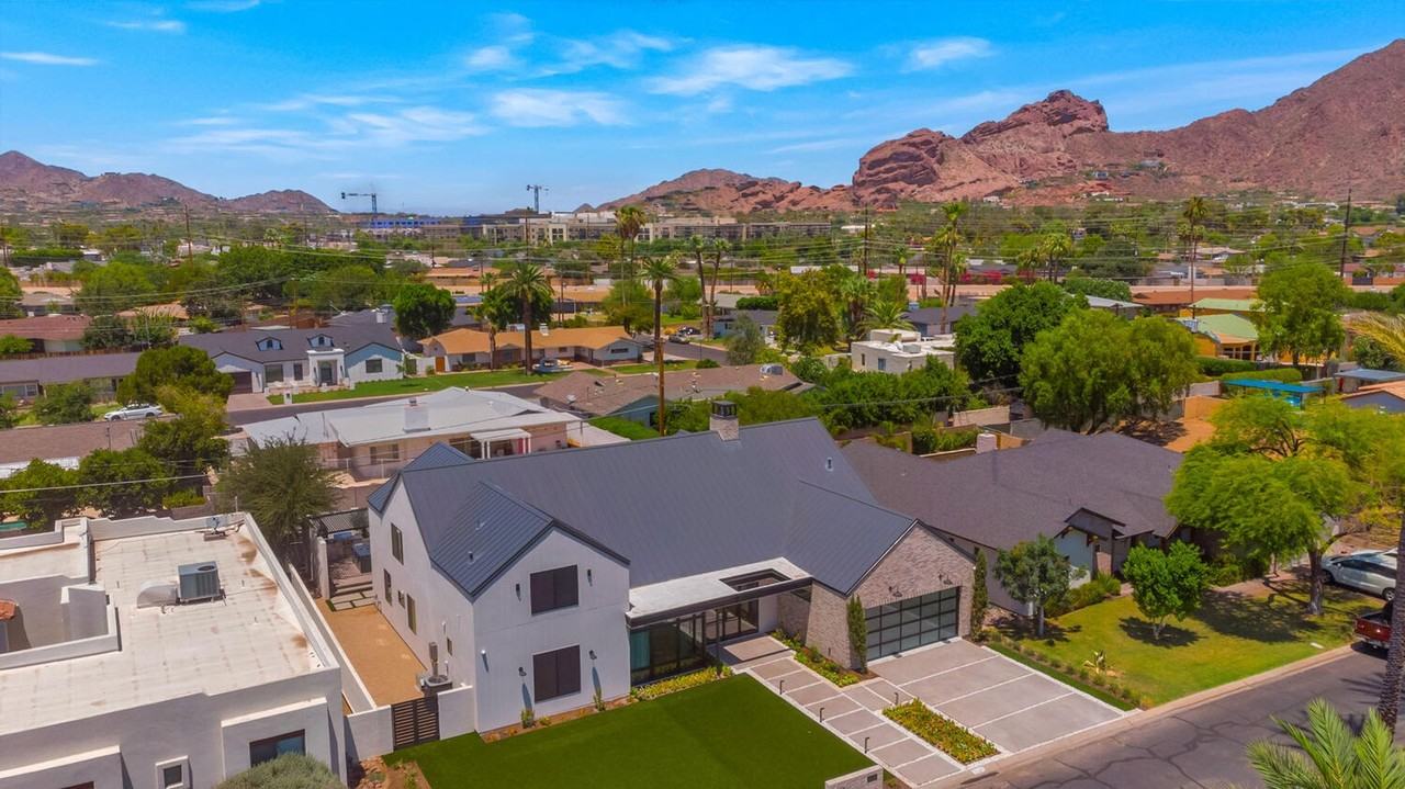 4216 E Hazelwood St - Photo 2 of 37