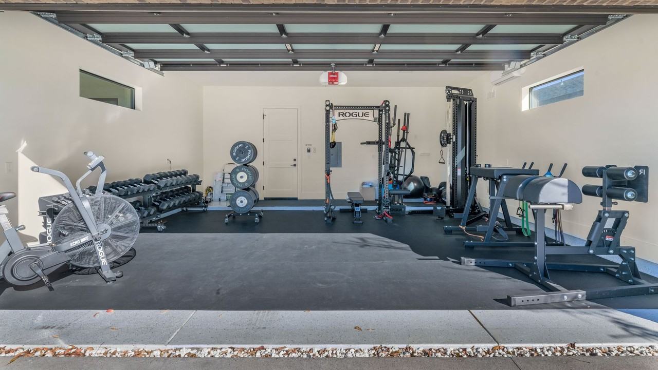 4216 E Hazelwood St - Photo 4 of 37