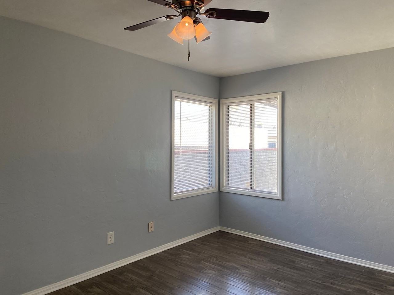 222 Olive St - Photo 4 of 9