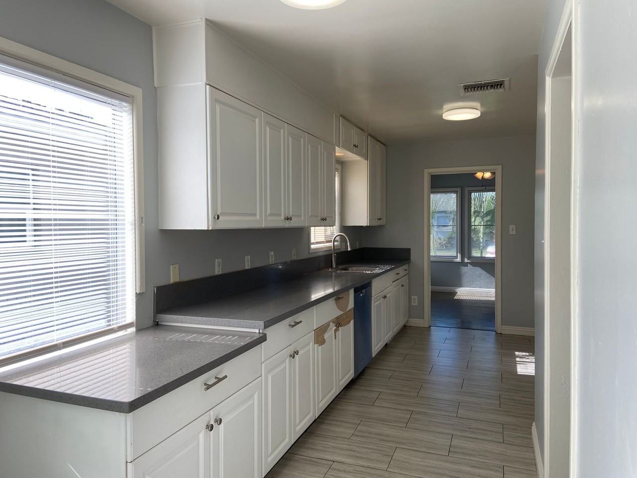 222 Olive St - Photo 6 of 9