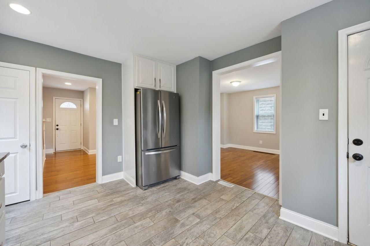 20 Keystone Ave - Photo 2 of 20