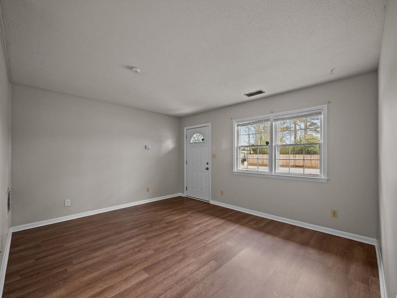 21C Sophia Dr - Photo 3 of 14