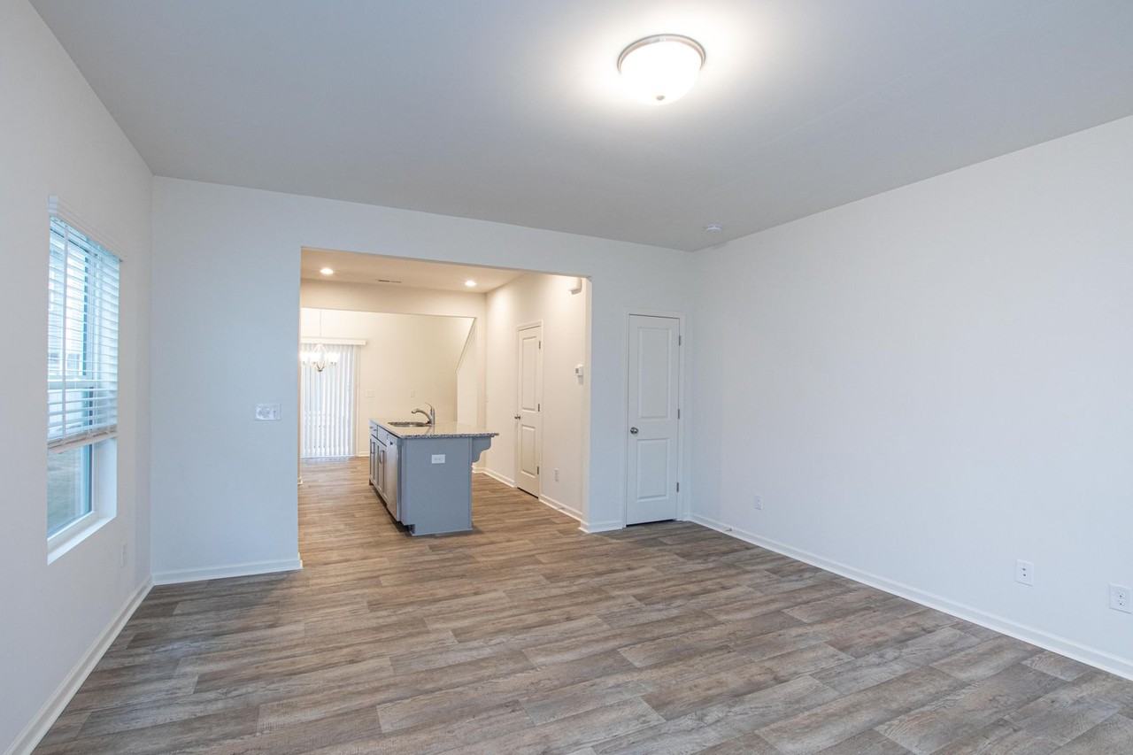 14133 Clayborn St - Photo 3 of 18