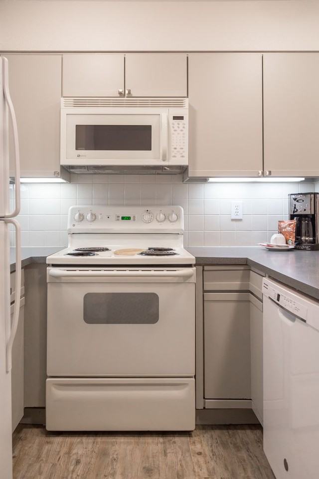 812 Walnut St - Photo 4 of 21