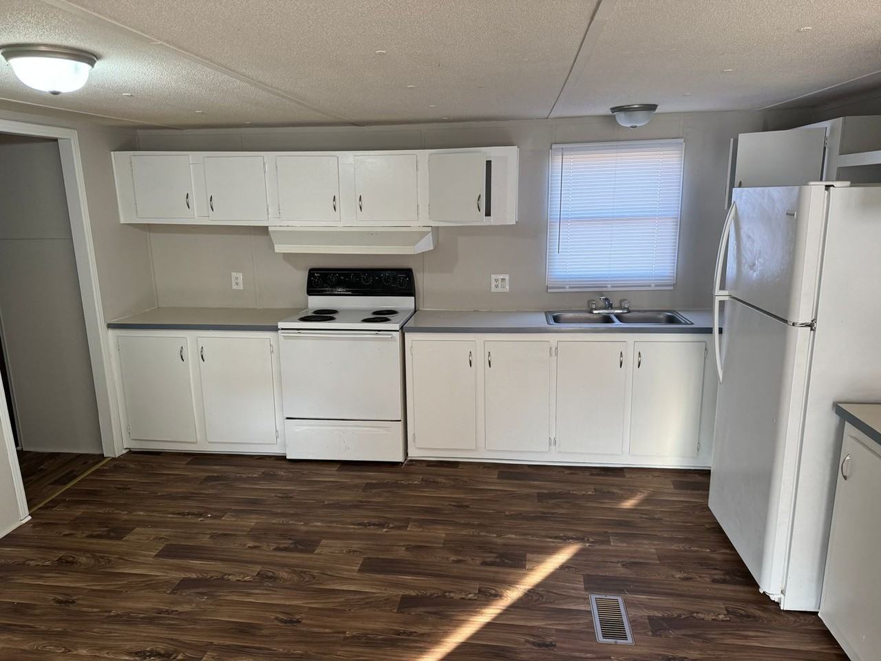 102 Hemlock Ln - Photo 2 of 13