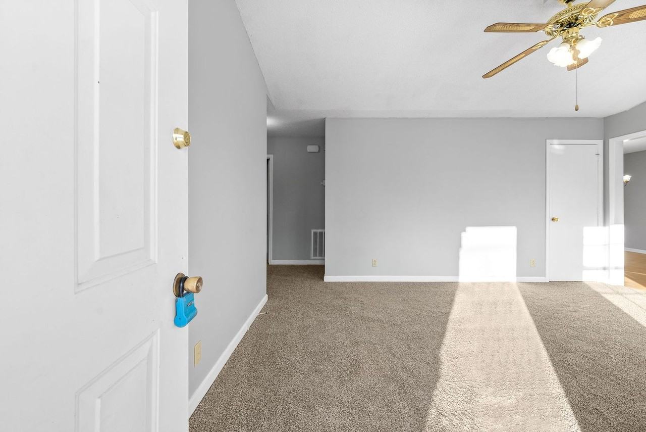 418 Donna Dr - Photo 4 of 21
