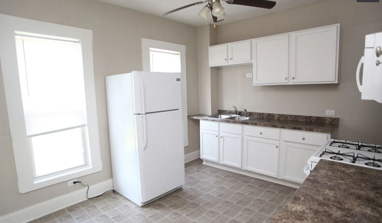 1823 W 6th St - Photo 3 of 14