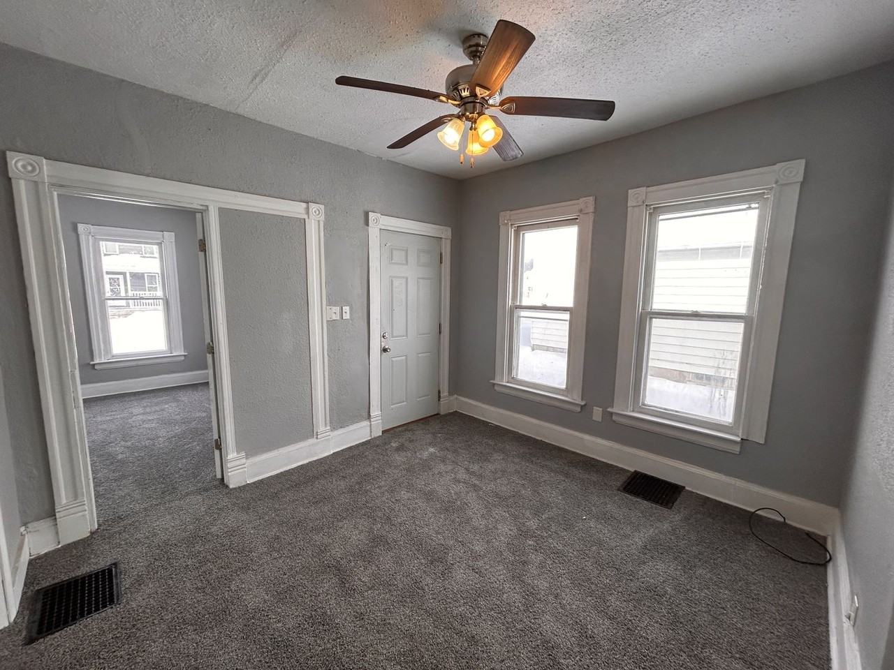 1823 W 6th St - Photo 4 of 14