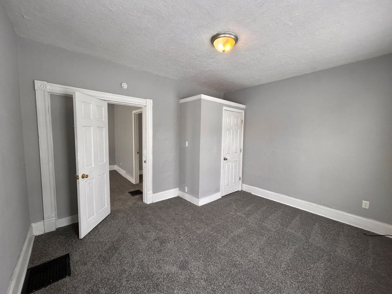 1823 W 6th St - Photo 5 of 14