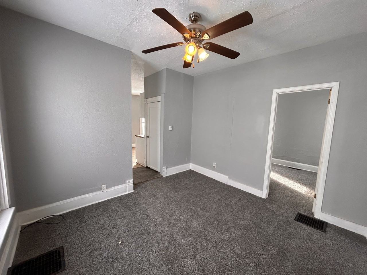 1823 W 6th St - Photo 6 of 14