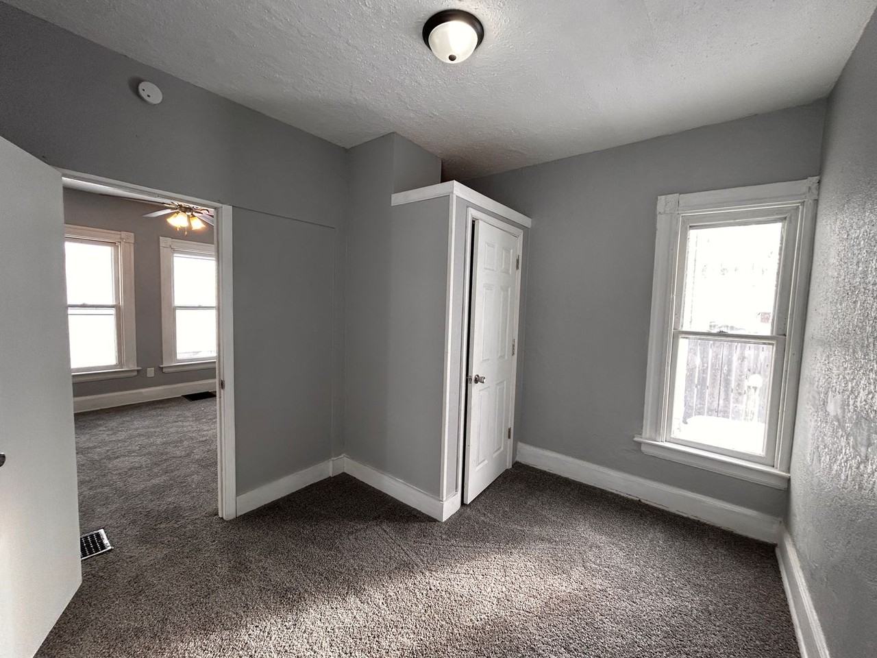 1823 W 6th St - Photo 7 of 14