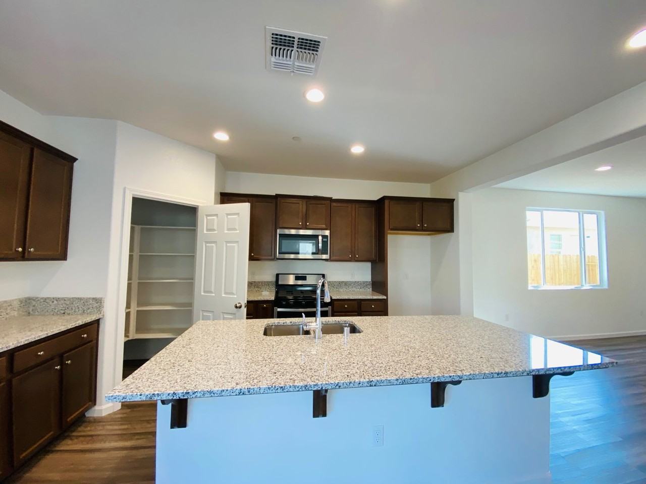 2796 N Hornet Ave - Photo 2 of 46