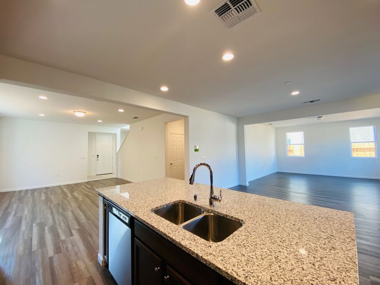2796 N Hornet Ave - Photo 3 of 46
