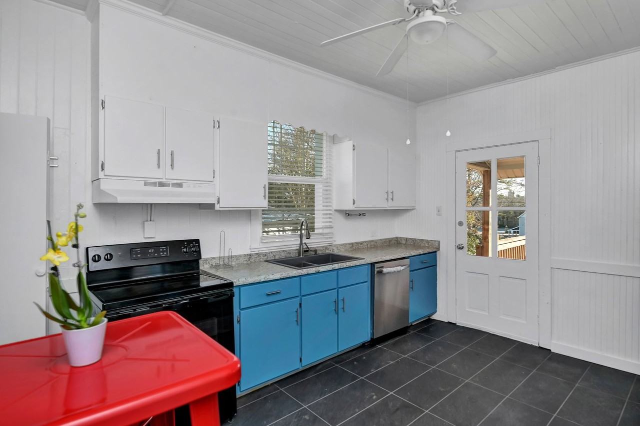 203 Oliver St - Photo 5 of 25