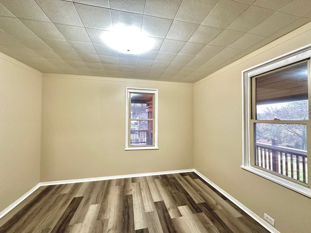 636 Hazelwood Ave - Photo 5 of 11
