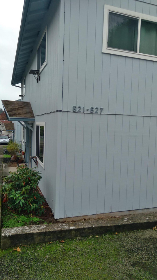 621 Ne Lincoln St - Photo 2 of 21