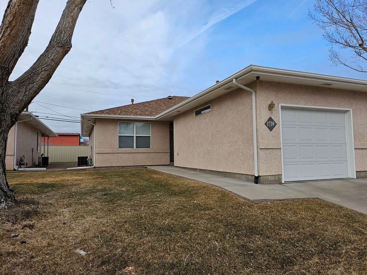 1739 Sierra Pl - Photo 2 of 18