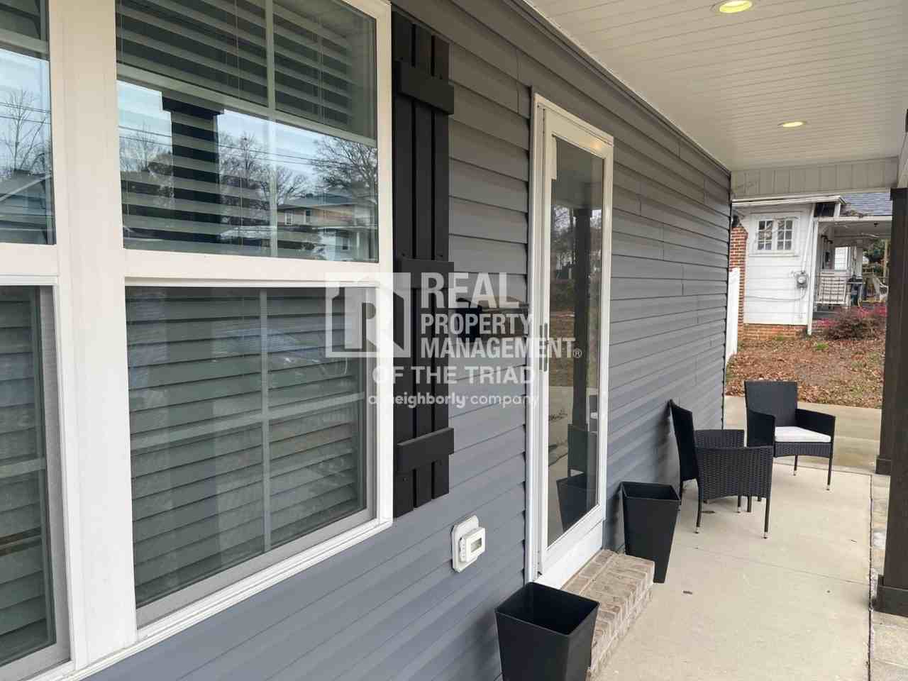 2708 N Patterson Ave - Photo 2 of 19
