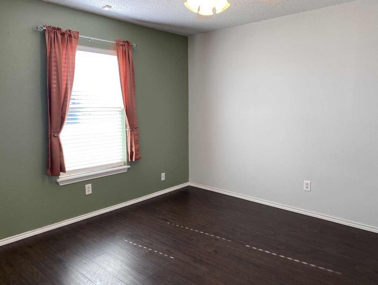 4630 Erskine St - Photo 3 of 12