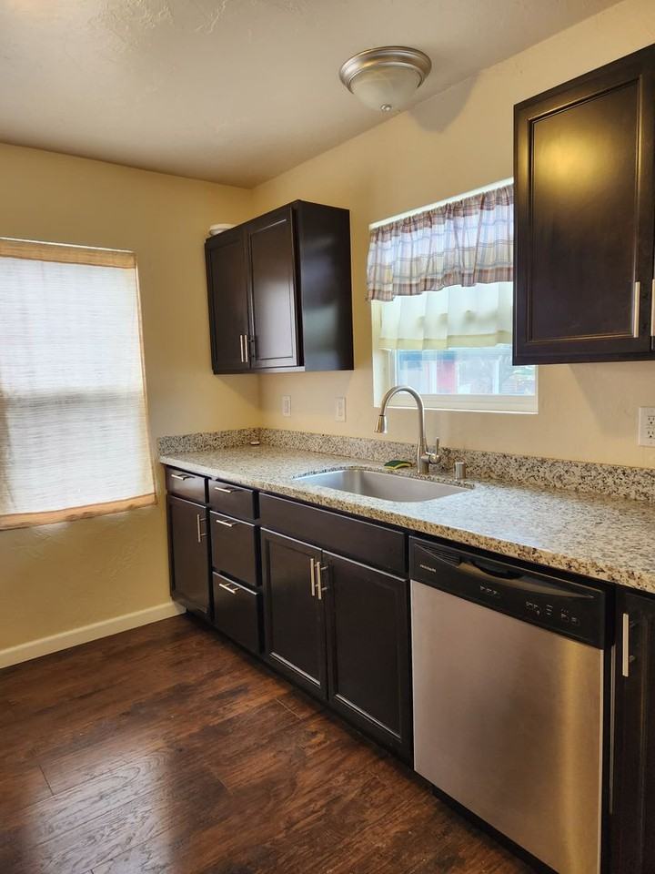 823 Dr Ml King Way - Photo 3 of 26