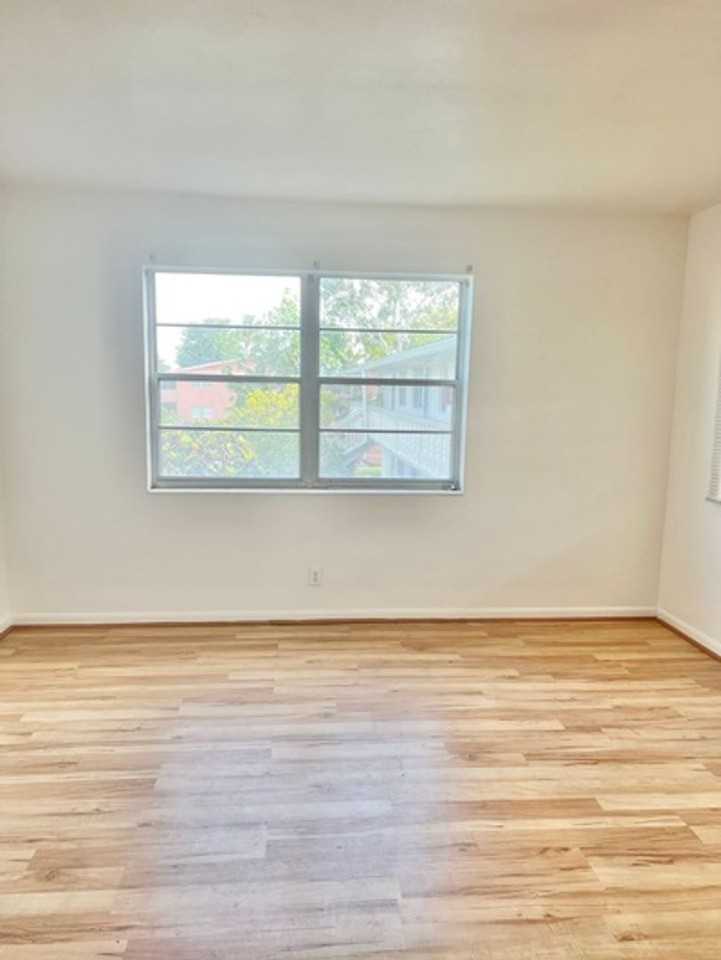 89 Sheffield D - Photo 3 of 6