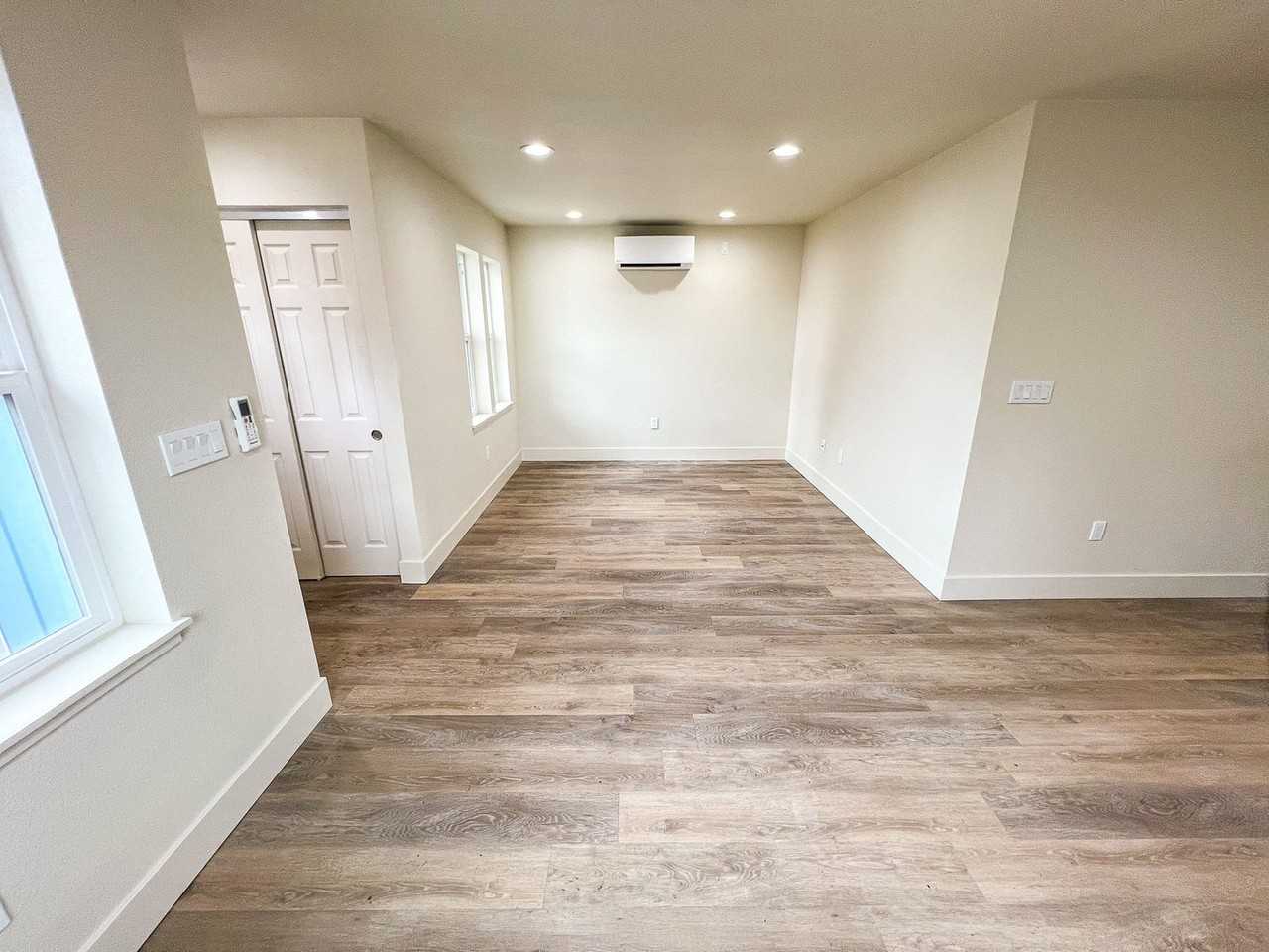 741 Fargo Ave - Photo 3 of 14