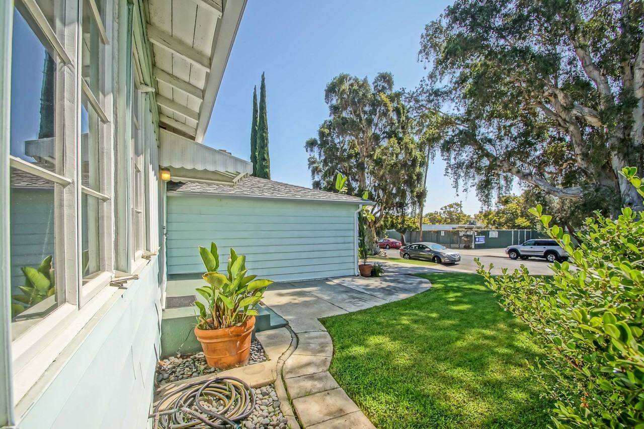 10827 Woodbine St - Photo 3 of 41