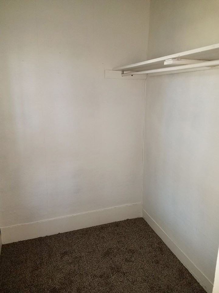 802 Charles St - Photo 3 of 14