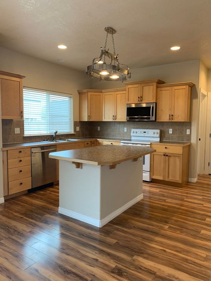 10600 Avalon St - Photo 2 of 14